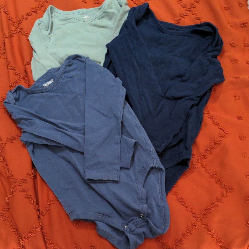 Hanes 24M Long Sleeve Onesies (Lot Of 3)